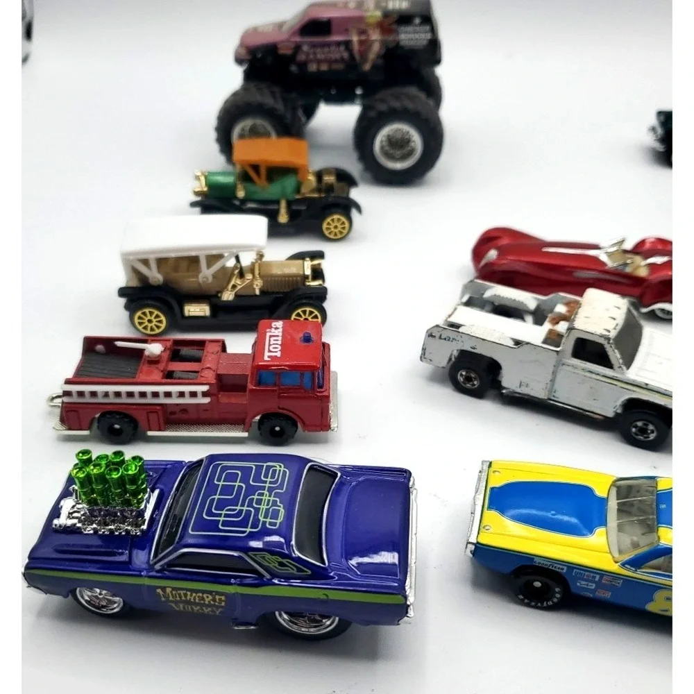HOT WHEELS PLYMOUTH SUPERBIRD 2 DR‎  Chevy Step 55 Kinsmart Keychain Lot  14 pcs
